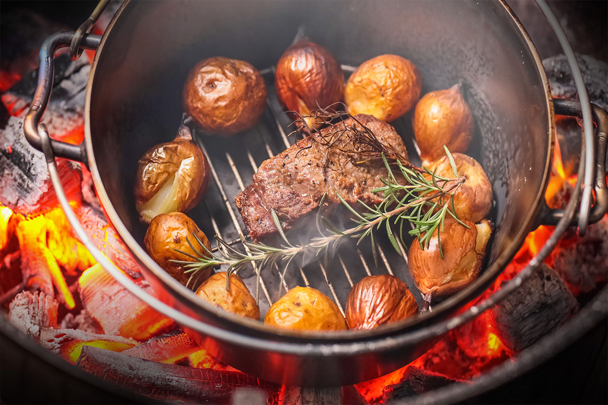 Types of Dutch Ovens: Which is Best? | Sportsman's Warehouse